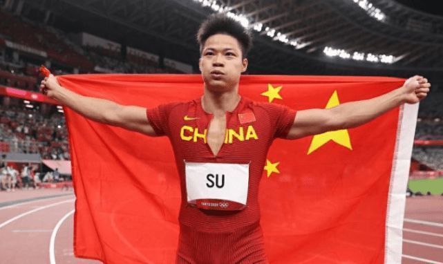 忘穿内裤坐公交被c了